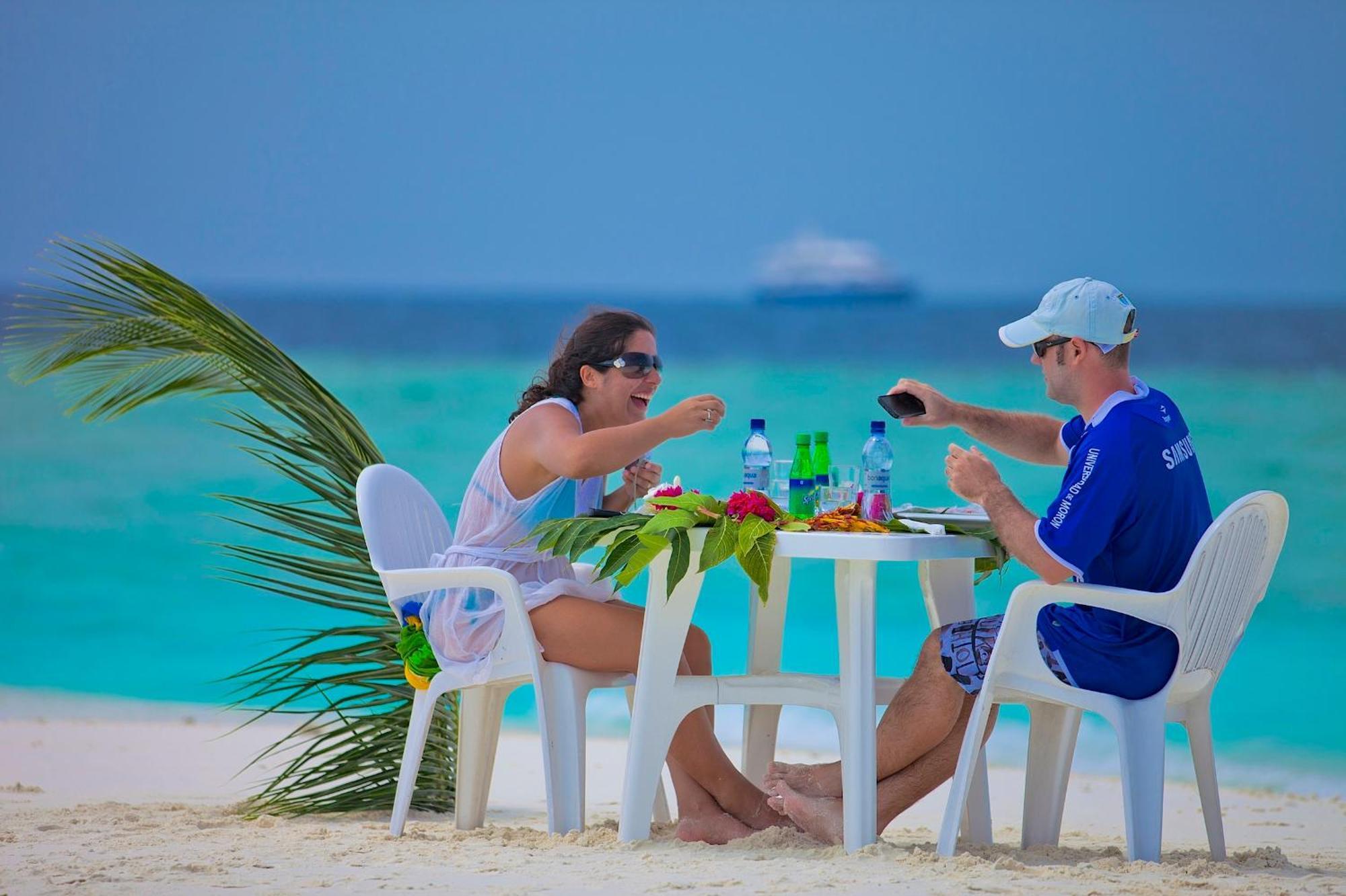 Kaani Beach Hotel Maafushi Luaran gambar